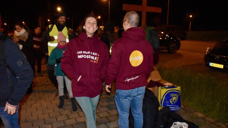Les sweat-shirts de la Pastorale des jeunes : « Car rien n’est impossible à Dieu »